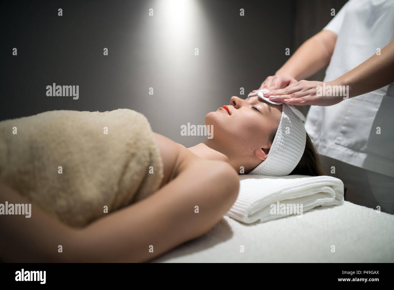 Anti stress relaxant massage du visage Banque D'Images