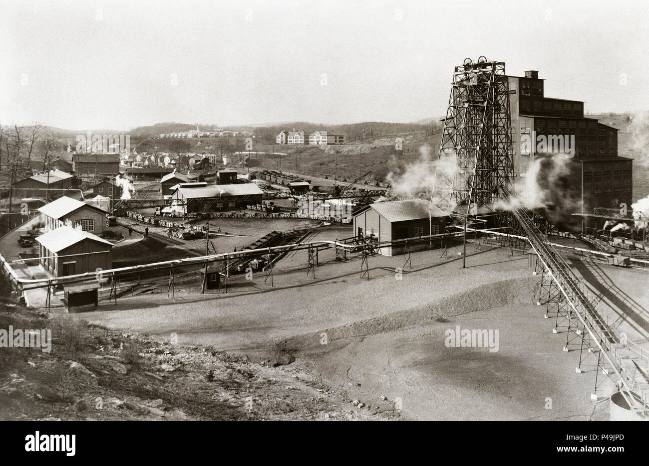 Au début des années 1900 une vue de la Wanamie #  18 disjoncteur charbon Wanamie, Pennsylvanie. Wanamie, une ville du charbon, est une commune dans le canton de Newport, Luzerne Comté (Pennsylvanie). Il est situé dans l'extrémité sud-ouest de la Wyoming Valley .La branche sud Newport crique forme la limite orientale de Wanamie et il draine le nord-est via le Newport Creek dans le fleuve Susquehanna. Le village est nommé d'après la tribu de Wanamie le Lenni Lenape autochtones américains.comme du recensement de 2010, sa population était de 612. Cette mine de charbon anthracite et disjoncteur n'est plus en existence Banque D'Images