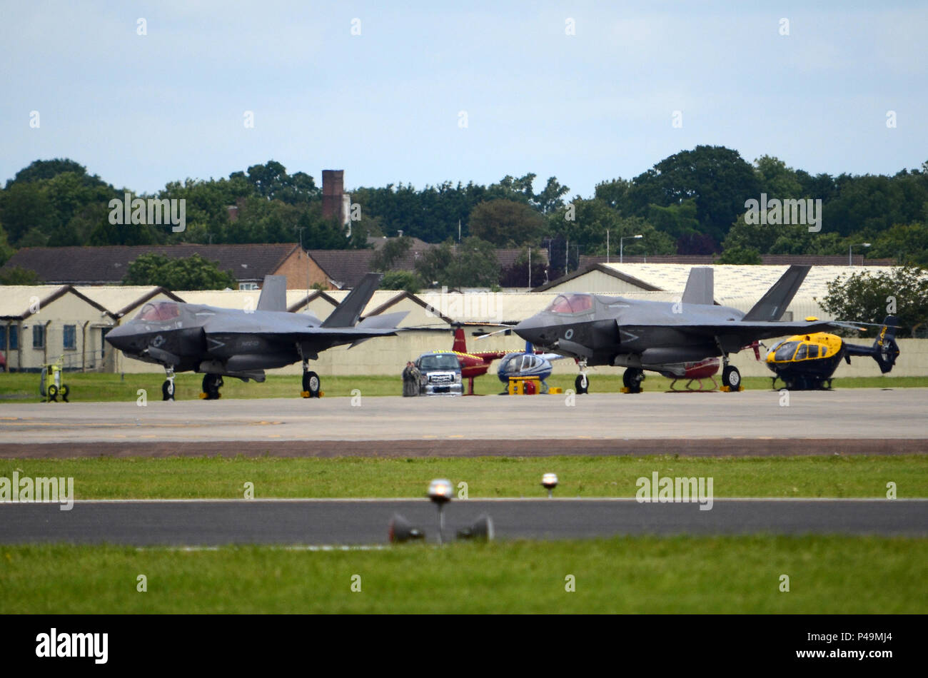 2 Lockheed Martin F-35 Lightning II sur la piste Banque D'Images