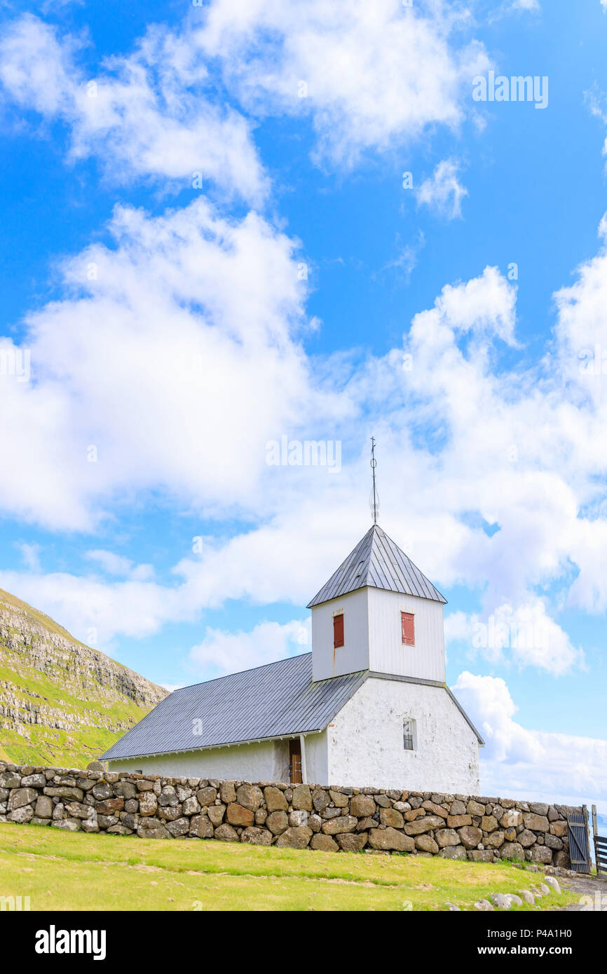 Vue panoramique de l'église saint Olav, Kirkjubour, Streymoy island, îles Féroé, Danemark Banque D'Images