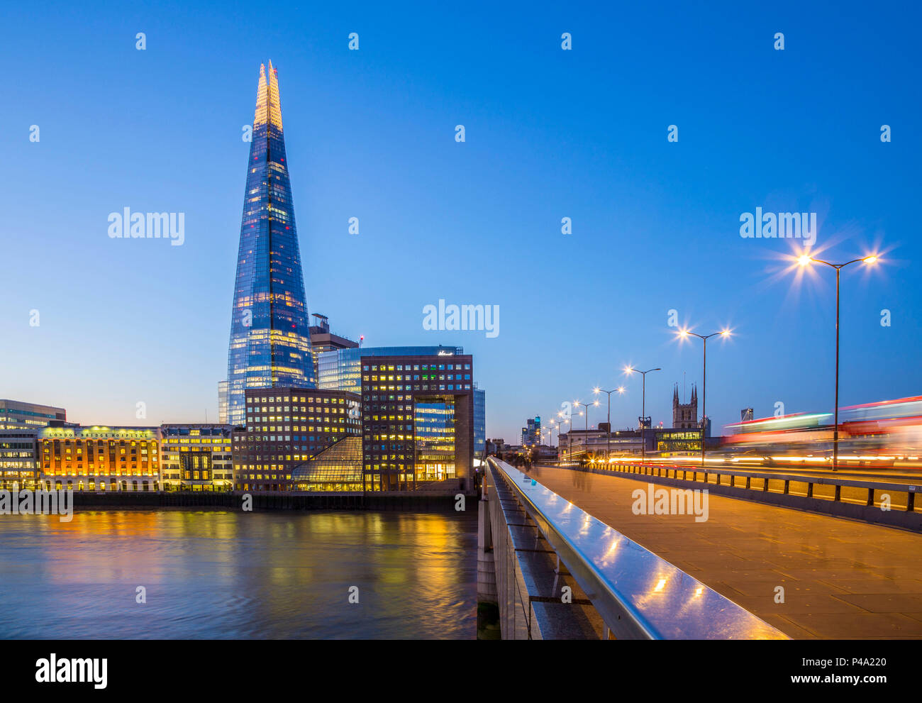 Le Shard et le London Bridge, Londres, Royaume-Uni. Banque D'Images