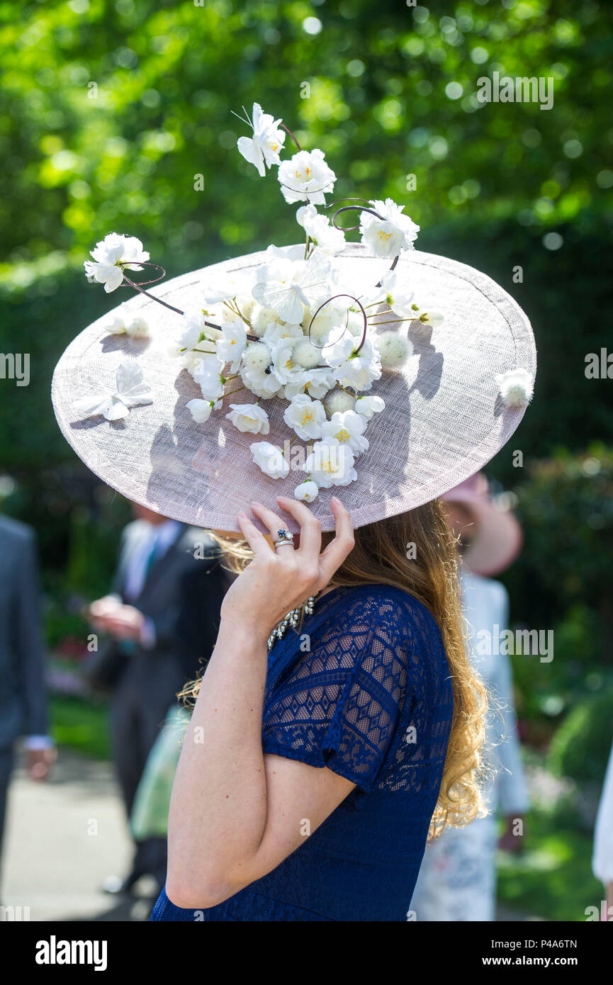 Le Royal Ascot, Berkshire, Royaume-Uni 21 juin 2018 chapeaux colorés sur le troisième jour de Royal Ascot 21 juin 2018 Credit John Beasley Banque D'Images