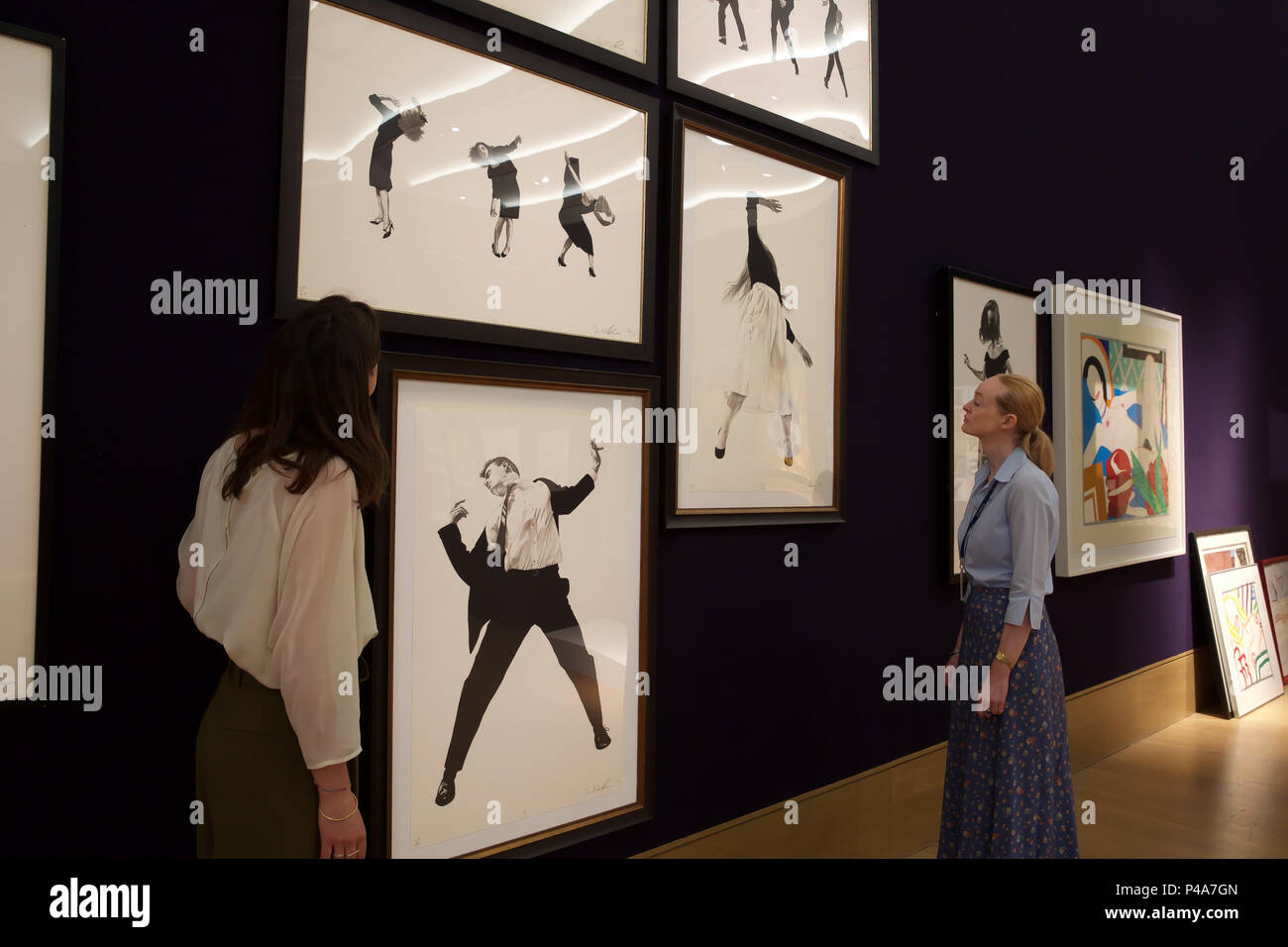 London,UK,21 juin 2018,menant Bonhams & Multiples tirages photo call est un groupe de tapisseries par des artistes contemporains y compris ; Beatriz Milhazes qui brille avec son magnifique tapestryCarioca, 2008, estimé à £000 35,000-55 et Grayson Perry, voter contre la rougeole Alan pour Dieu, 2008, estimé à £000 offriront. Credit : Keith Larby/Alamy Live News Banque D'Images