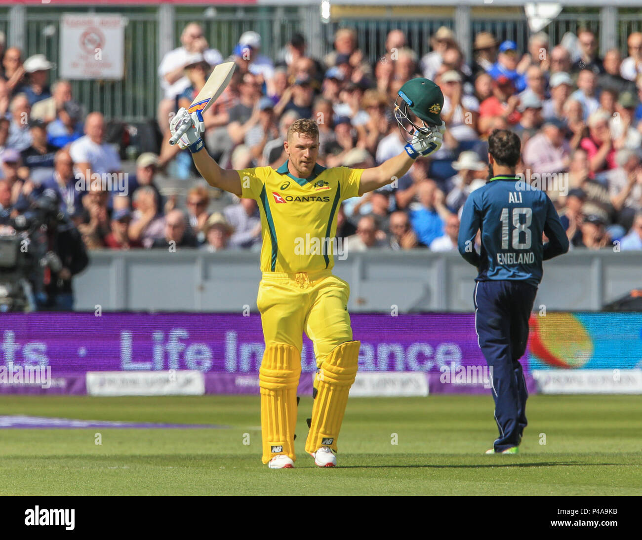 Jeudi 21 juin 2018 , Emerald Unis Riverside,Chester-le-Street, 4ème série d'ODI Royal London Angleterre v Australie ; Aaron Finch de l'Australie frappe un siècle Banque D'Images