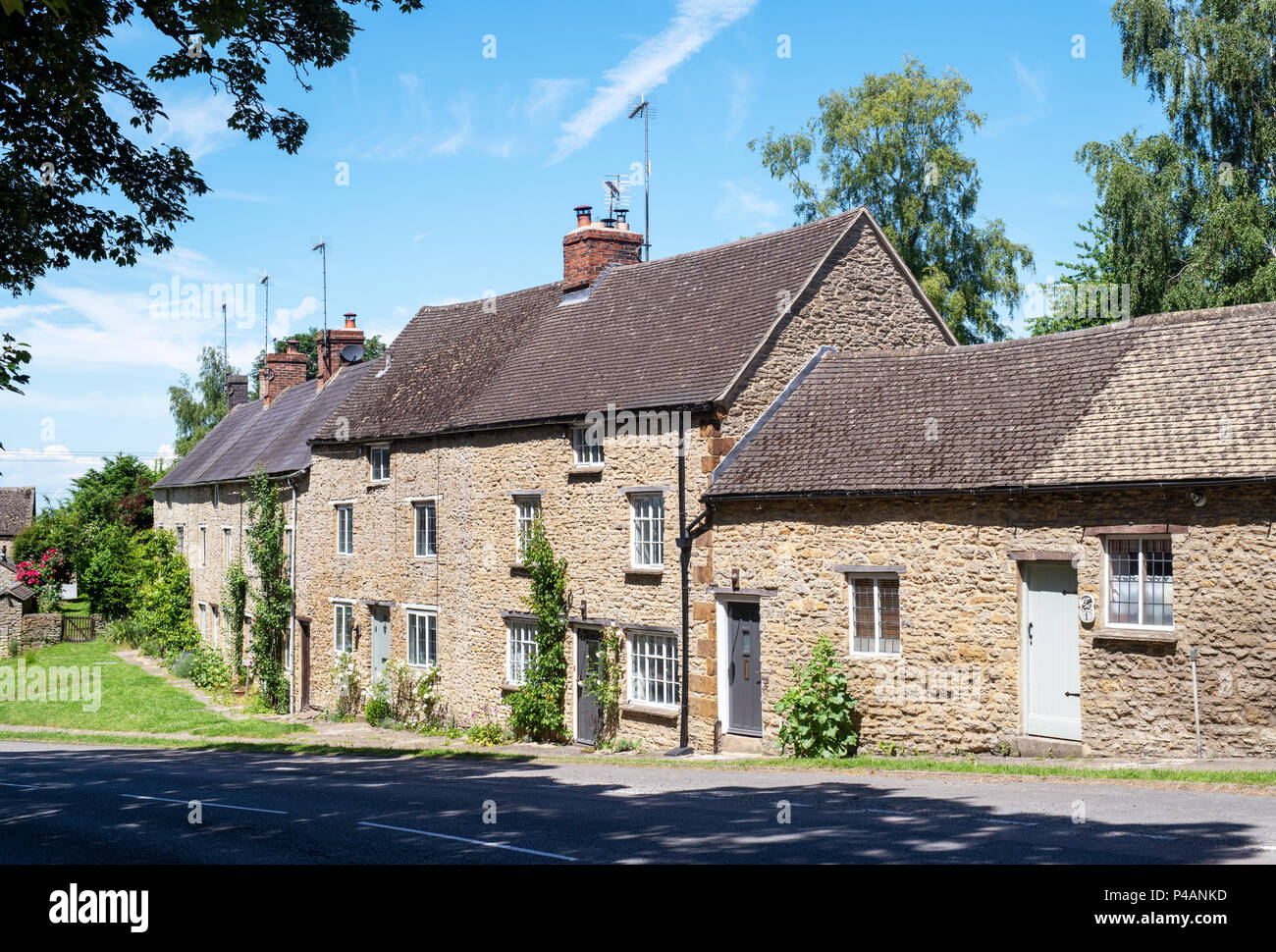 Rangée de cottages dans le village de Aynho, South Northamptonshire, Angleterre Banque D'Images