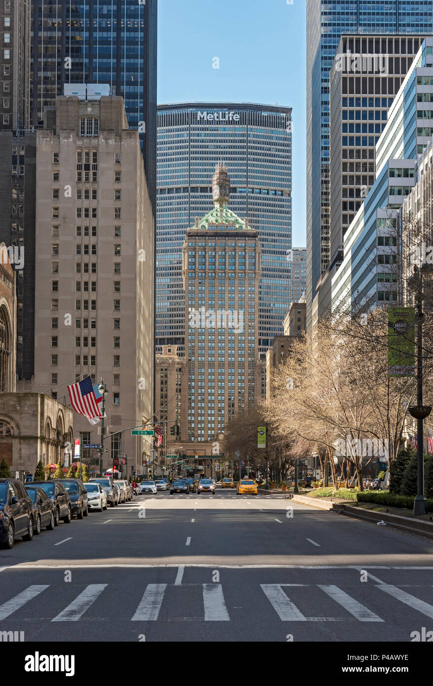 Park Avenue Helmsley avec MetLife et bâtiments, Manhattan, New York City, USA Banque D'Images