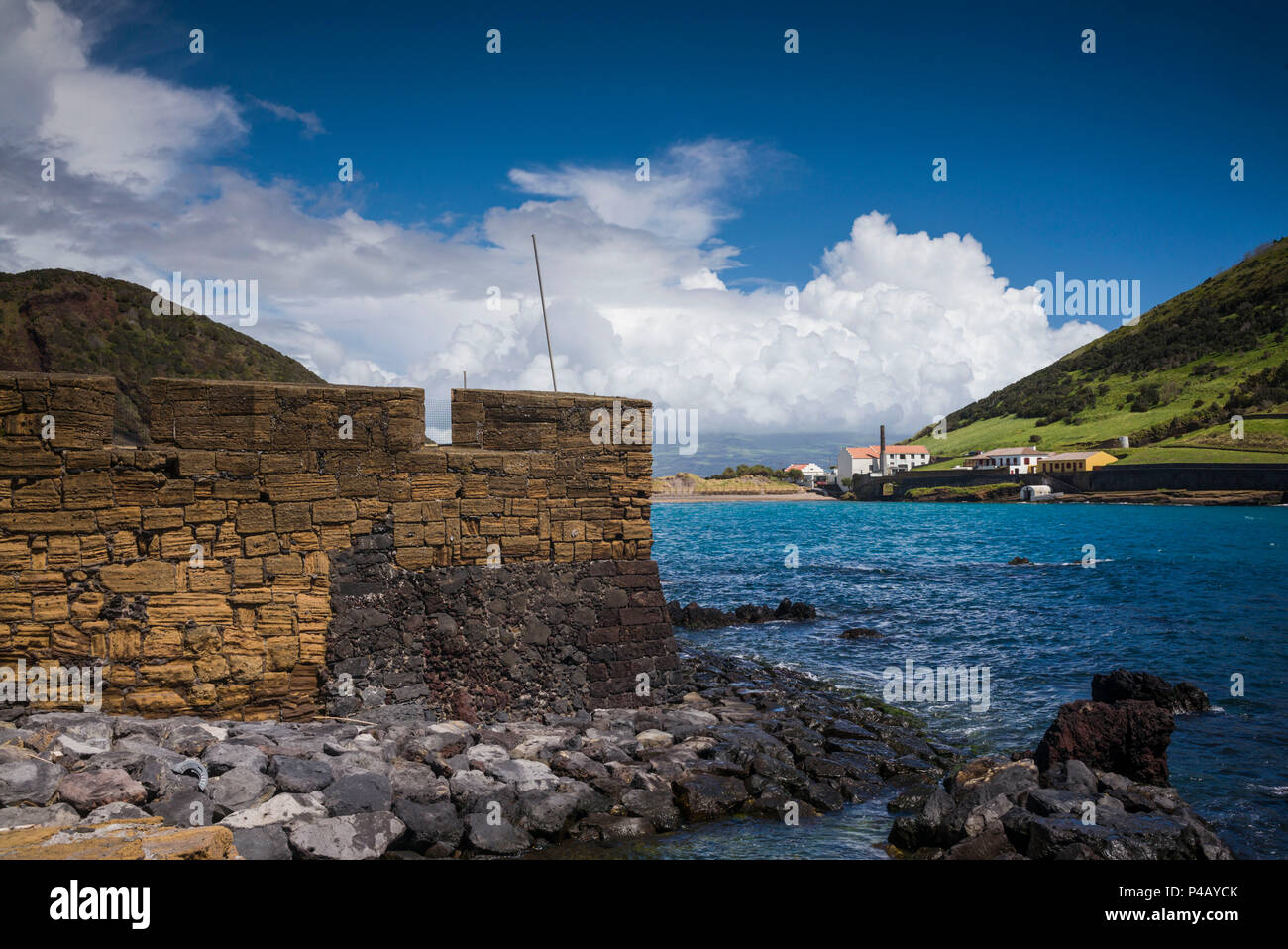 Le Portugal, Açores, île de Faial, Horta, le vieux port de Porto Pim et la Forte de Sao Sebastiao fort Banque D'Images