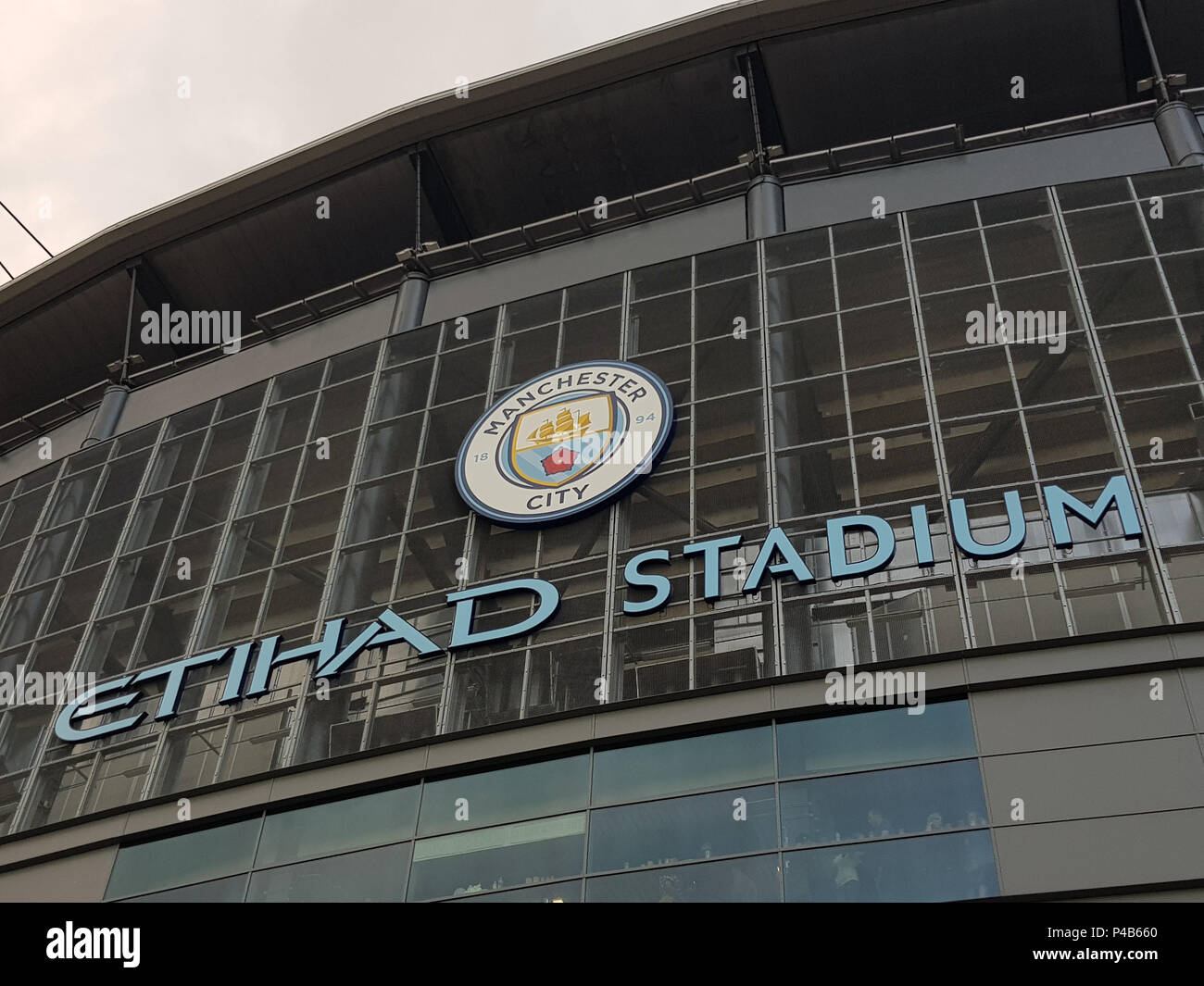 Manchester, Angleterre, RU, le 19 juin 2018 : le stade Etihad logo sur la journée des Foo Fighters Concert Banque D'Images