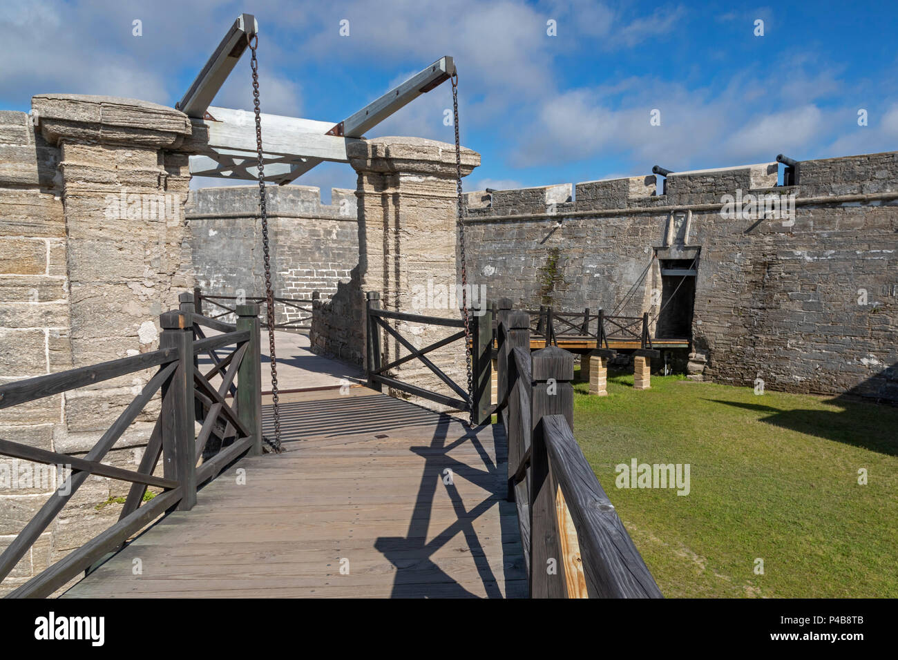 Saint Augustine, Floride - Le pont-levis reconstruit à Castillo de San  Marcos National Monument. L'Espagnol a construit le fort à la fin du xviie  siècle Photo Stock - Alamy