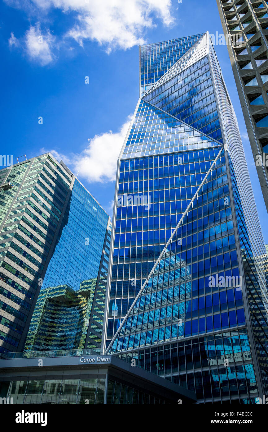 L'étrange mais merveilleux La Defense Area in Paris, France qui abrite un musée en plein air. Banque D'Images