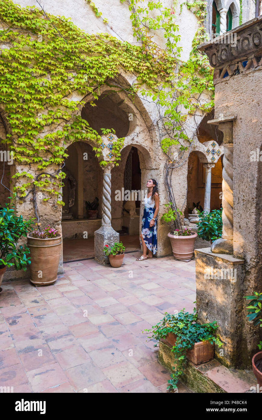 Ravello, Côte d'Amalfi, Salerne, Campanie, Italie. Le cloître de la villa Cimbrone Banque D'Images