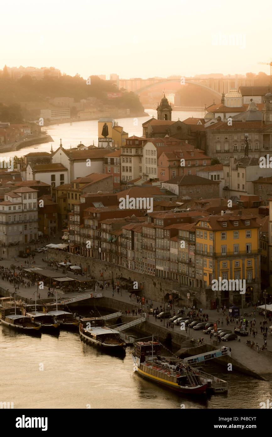 Centre historique de Ribeira le Douro, Porto, Portugal, Europe Banque D'Images