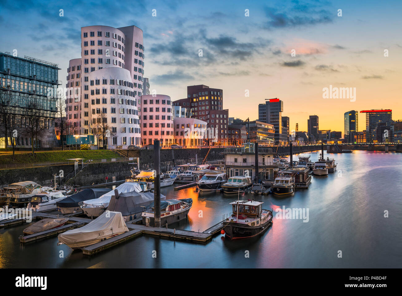 Port Medienhafen skyline à Düsseldorf, Allemagne Banque D'Images