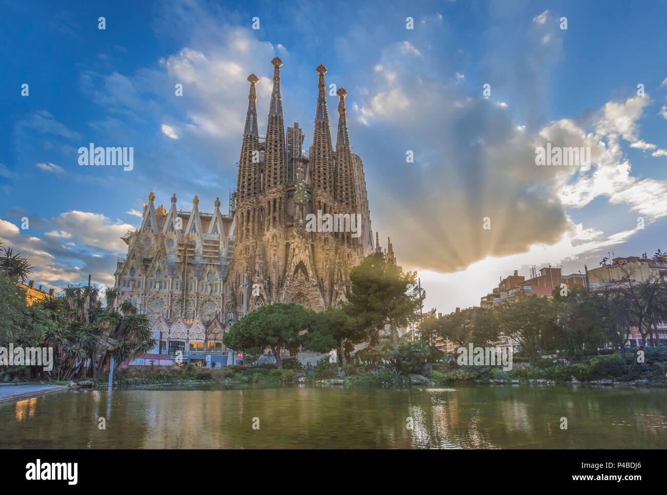La ville de Barcelone, l'architecte Gaudi, La Sagrada Familia, l'Espagne, le coucher du soleil Banque D'Images