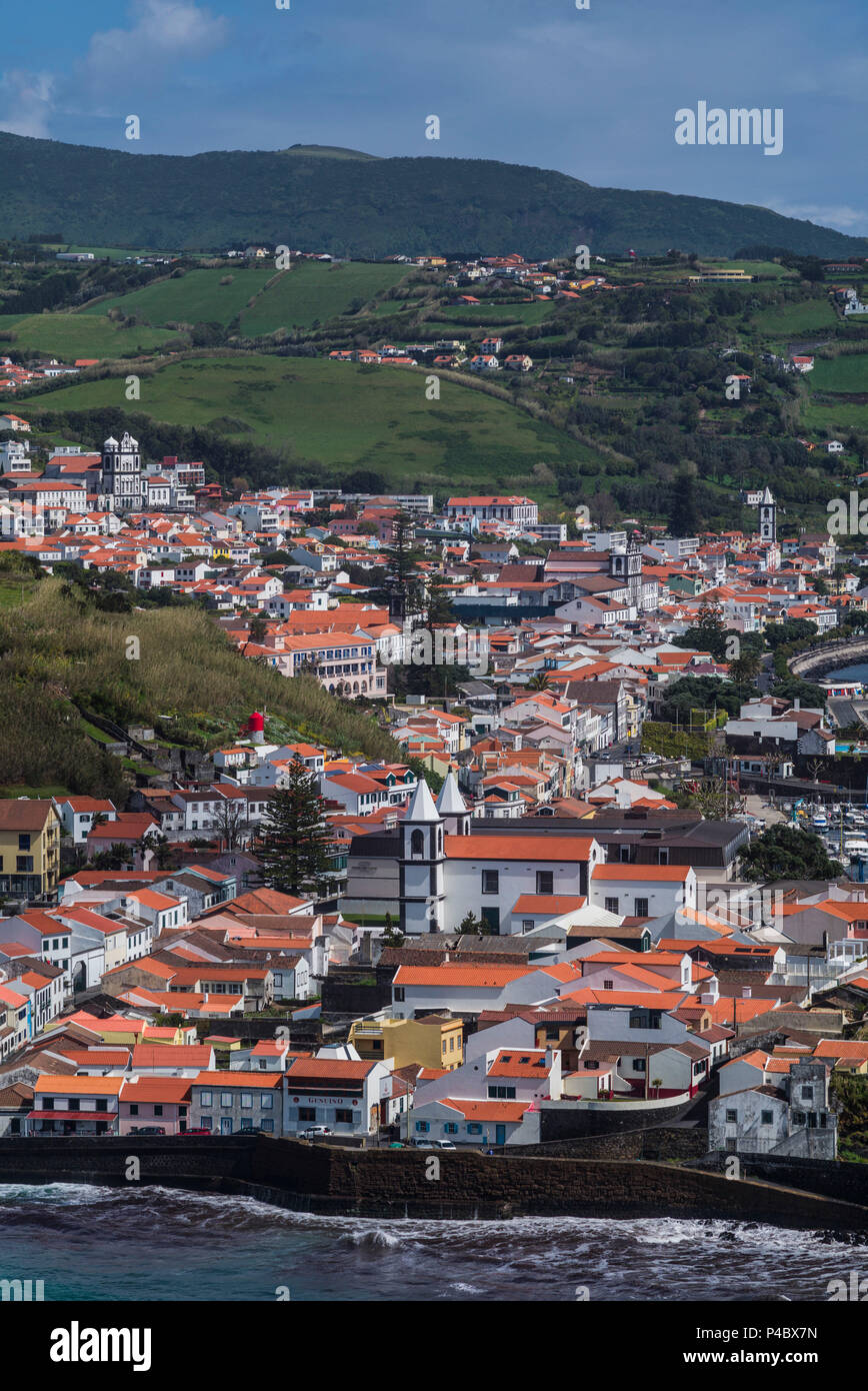 Le Portugal, Açores, île de Faial, Horta, portrait de la ville et de Porto Pim Monte de Guia Banque D'Images