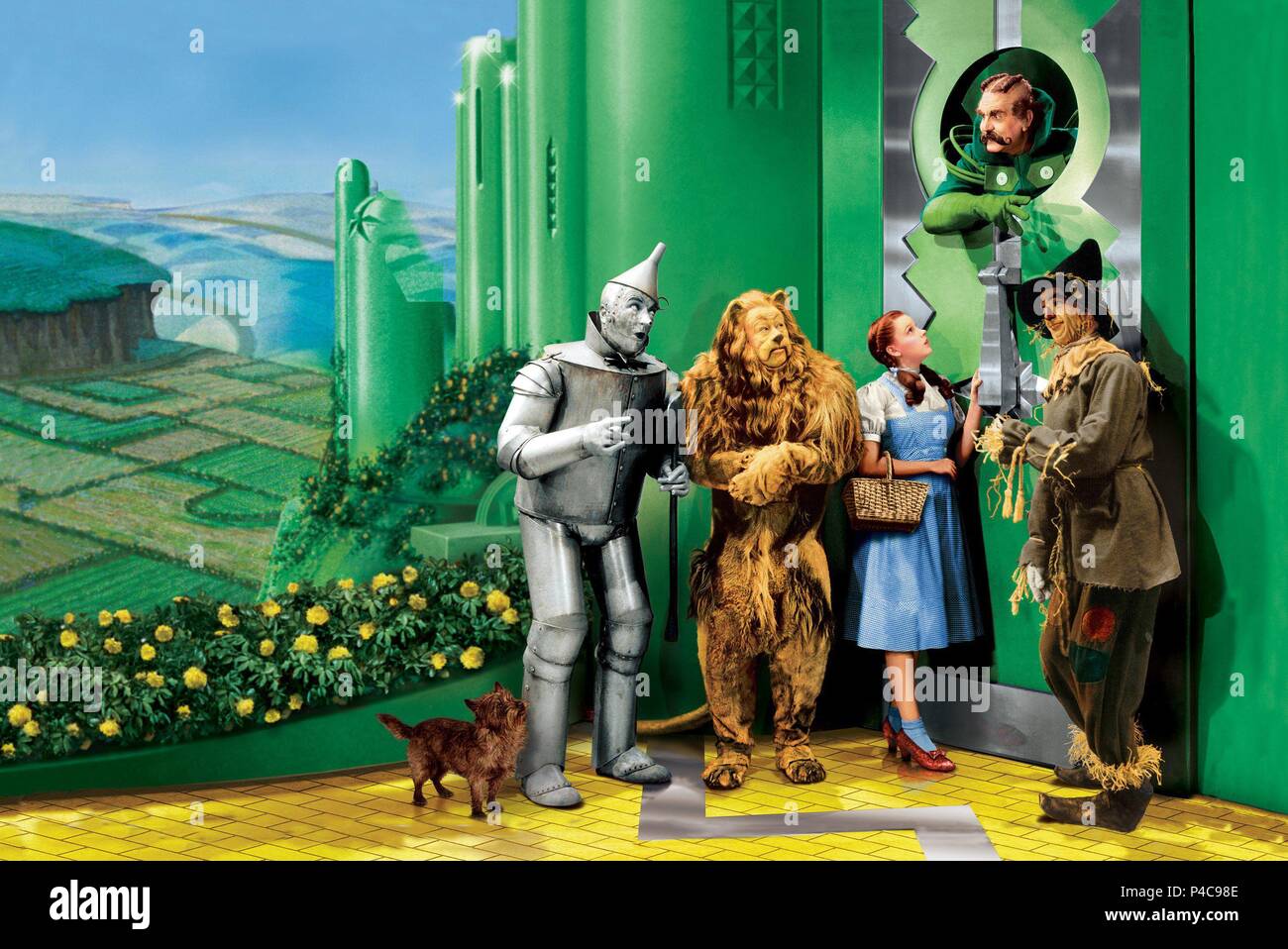 Titre original : The Wizard Of Oz. Titre en anglais : The Wizard Of Oz. Directeur de film : VICTOR FLEMING. Année : 1939. Stars : FRANK MORGAN, Bert Lahr, JACK HALEY, Judy Garland, Ray Bolger. Credit : M.G.M / Album Banque D'Images