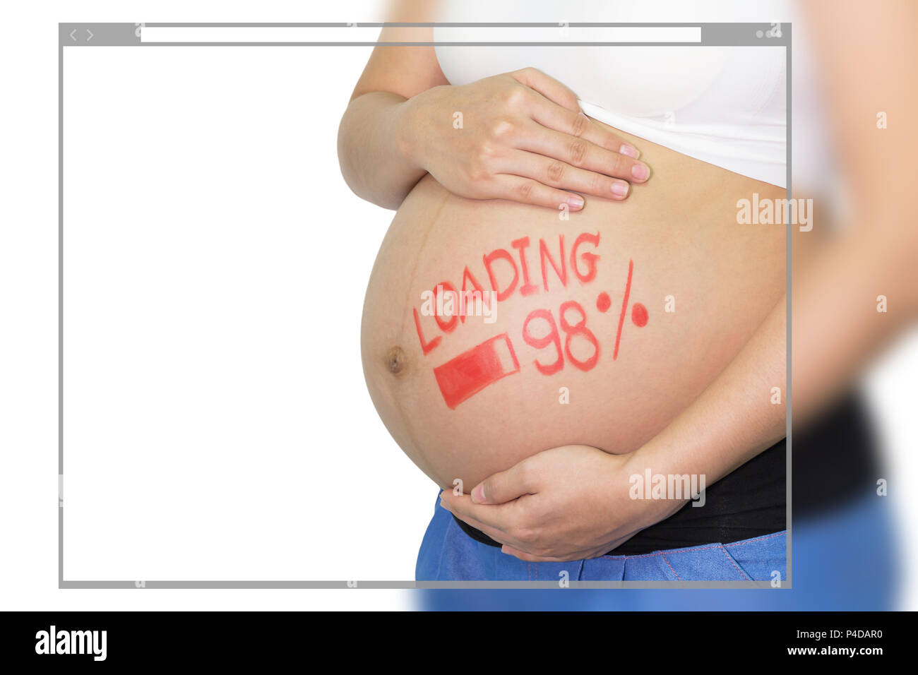 Site Web page design concept, pregnant Asian Woman avec pinceau peint - chargement de Word et les chiffres 98  % sur fond blanc. Banque D'Images