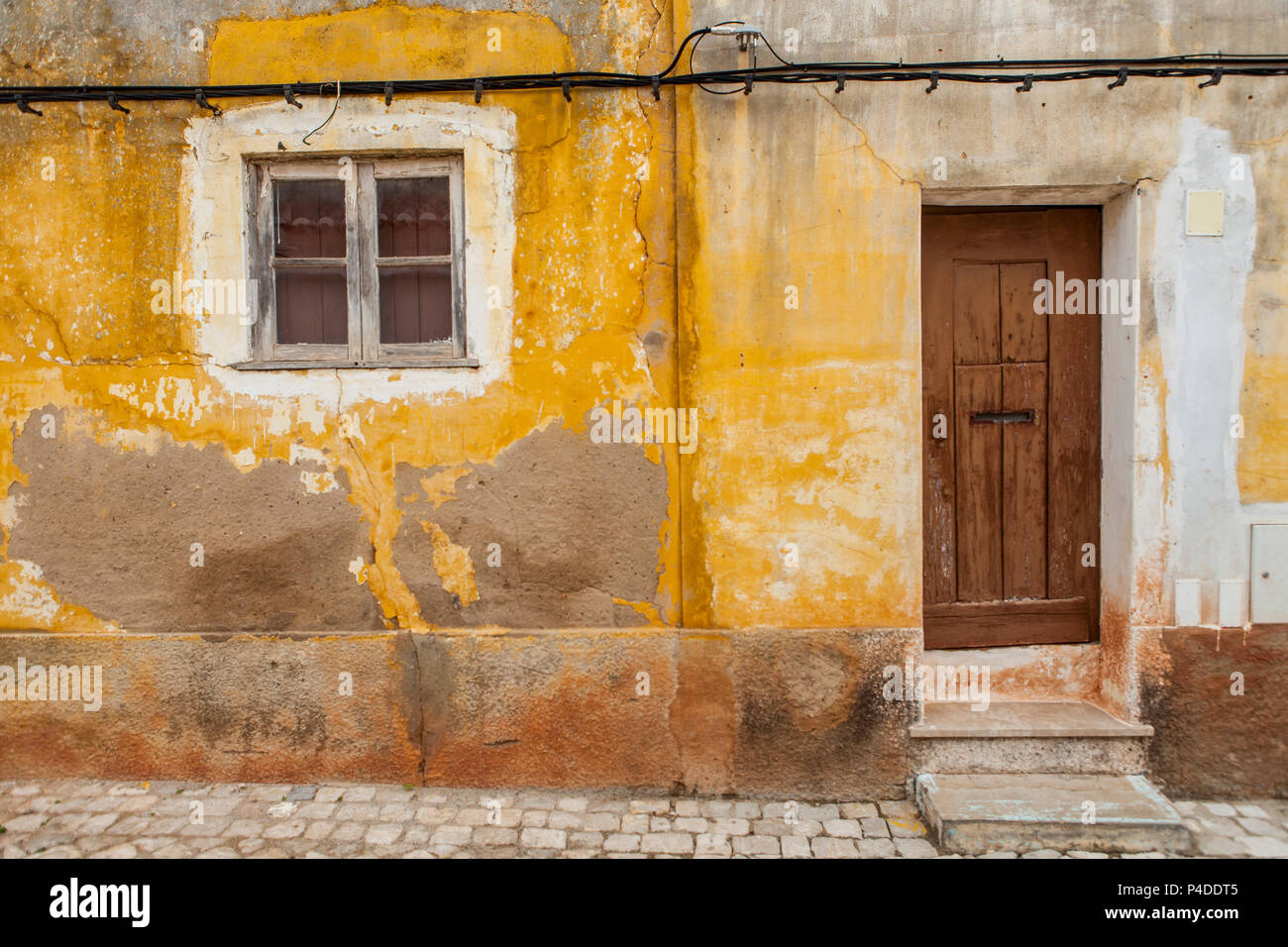 Streetview de maisons anciennes en Silves, Portugal Banque D'Images