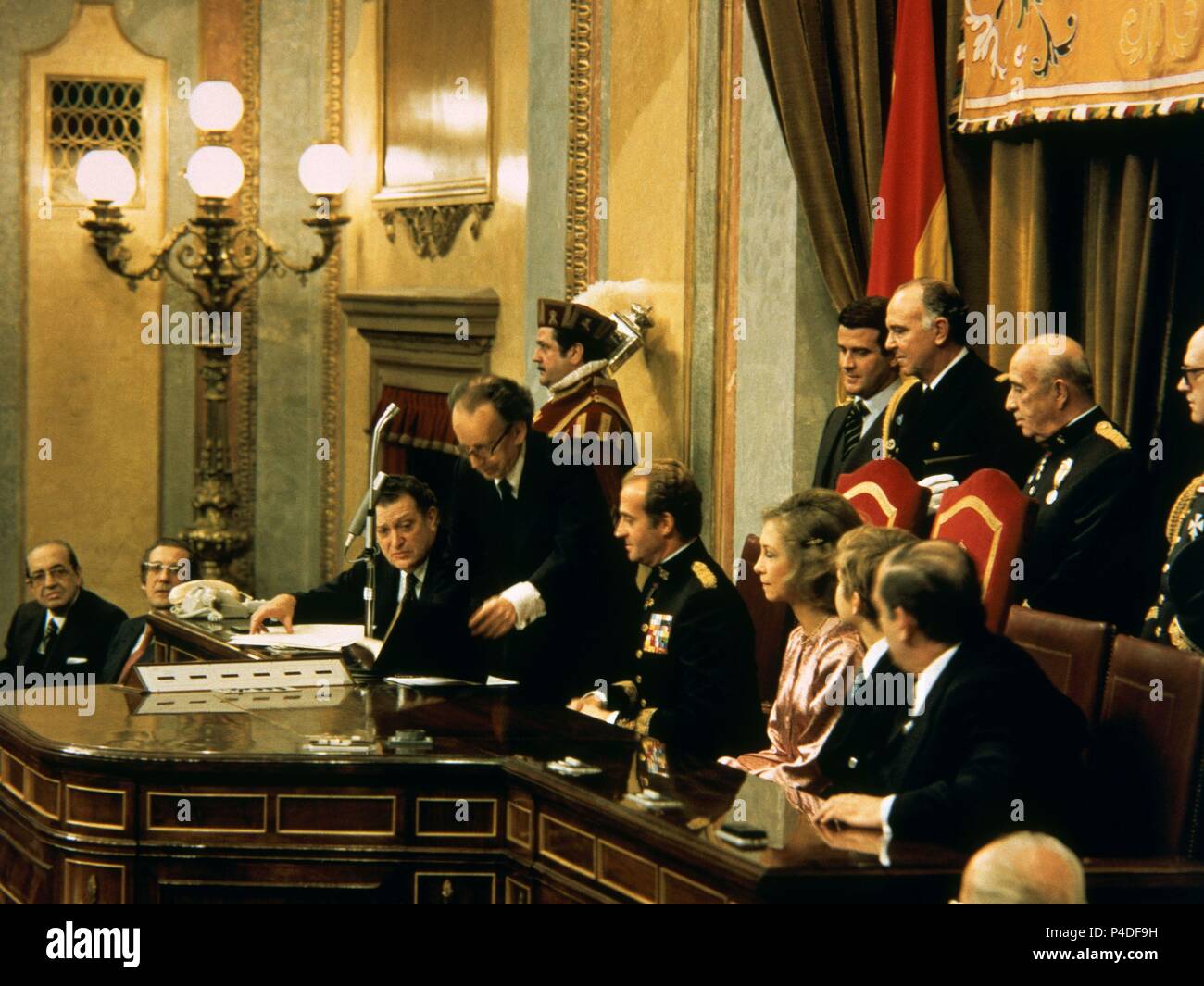 Sanction de la Constitution espagnole . Sanción de la constitución española. 1978. Madrid, Congreso de los Diputados (eq. Chambre des communes). Emplacement : CONGRESO DE LOS DIPUTADOS-intérieur, MADRID, ESPAGNE. Banque D'Images