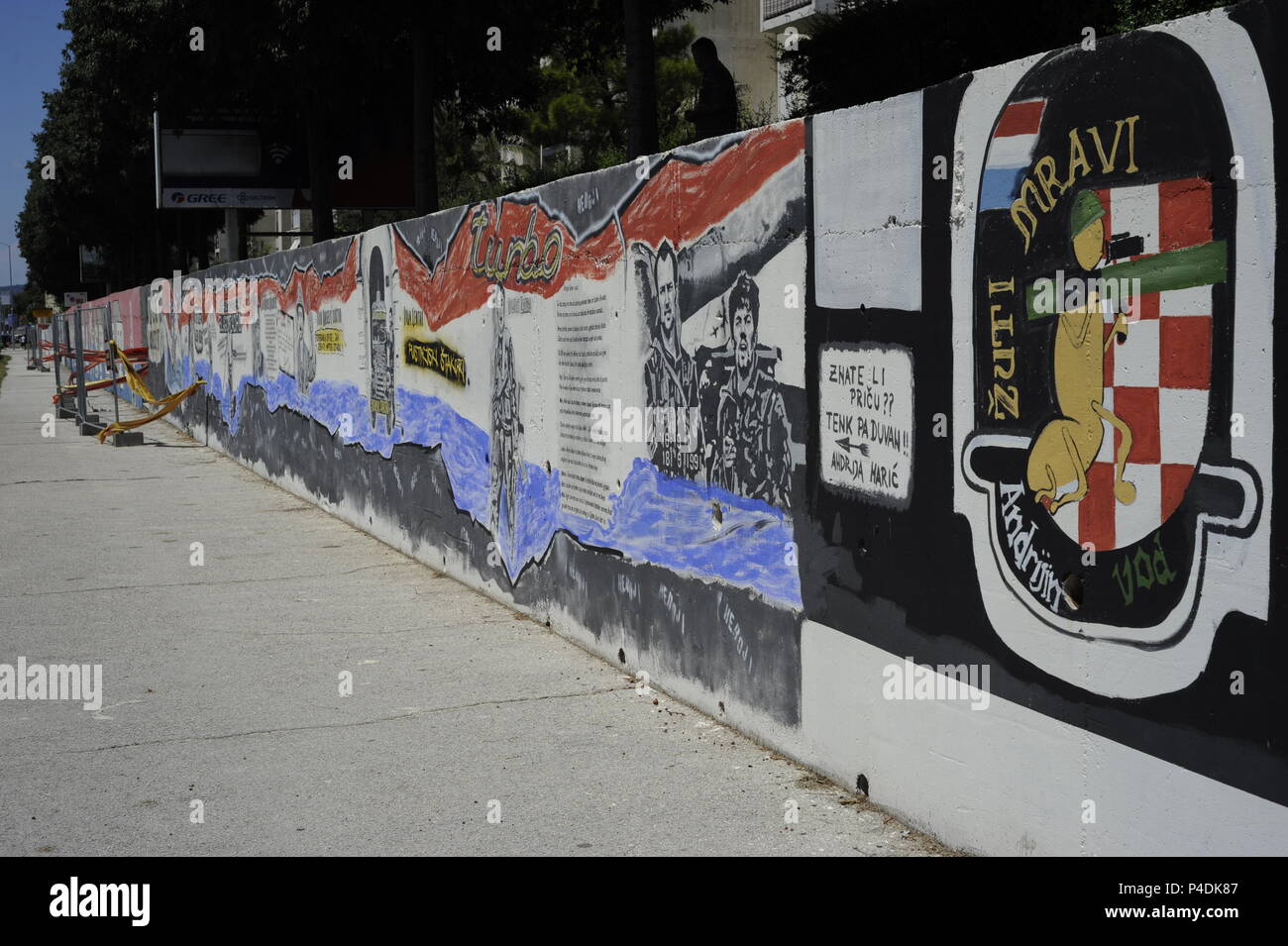 Les graffitis de se souvenir des héros de guerre mémorial de la guerre civile en Yougoslavie yougoslavia-guerre rue de Vukovar. Split, Croatie Banque D'Images