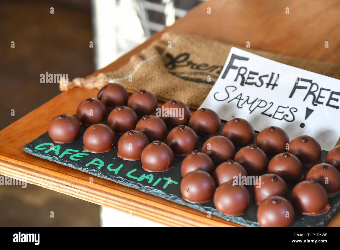 Profitez de chocolat, bonbons, café et espresso. Des scènes de chocolat et d'organique. Friandises et boissons chaudes Banque D'Images