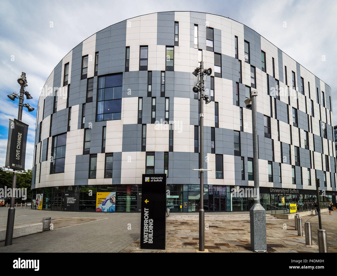 Université de Suffolk Ipswich Waterfront Building dans le développement de la marina sur la rivière Orwell Banque D'Images