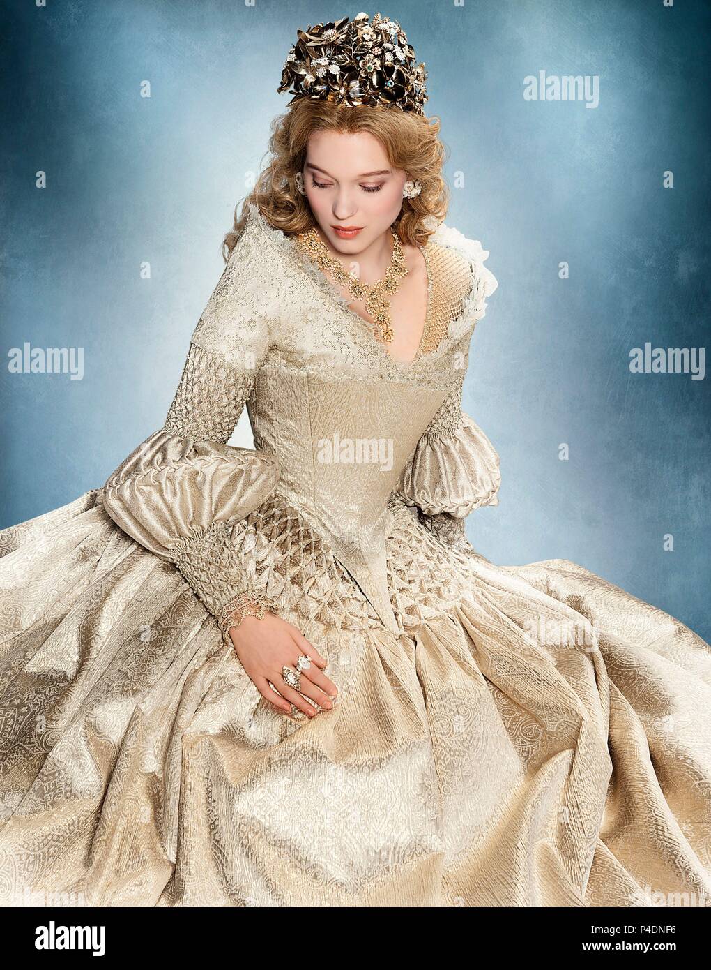La Belle Et La Bete Lea Seydoux Titre original : BELLE ET LA BÊTE, LA. Titre en anglais : LA BELLE ET LA  BÊTE. Directeur de film : Christophe Gans. Année : 2014. Stars : LEA SEYDOUX.  Credit : PATHE / Album Photo Stock - Alamy