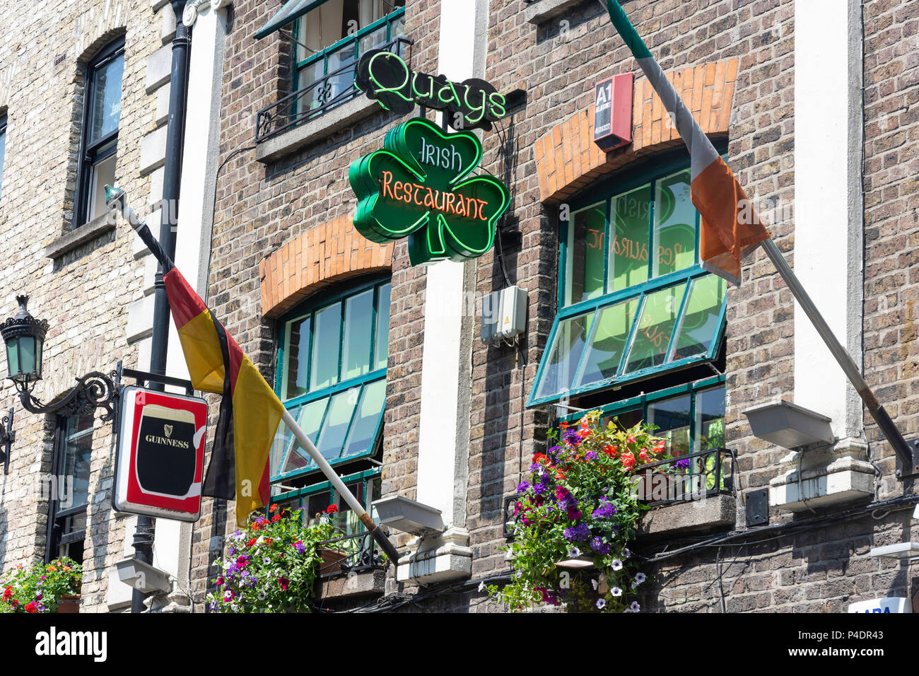 Bars et cafés sur la rue Anglesea, Temple Bar, Dublin, Leinster Province, République d'Irlande Banque D'Images