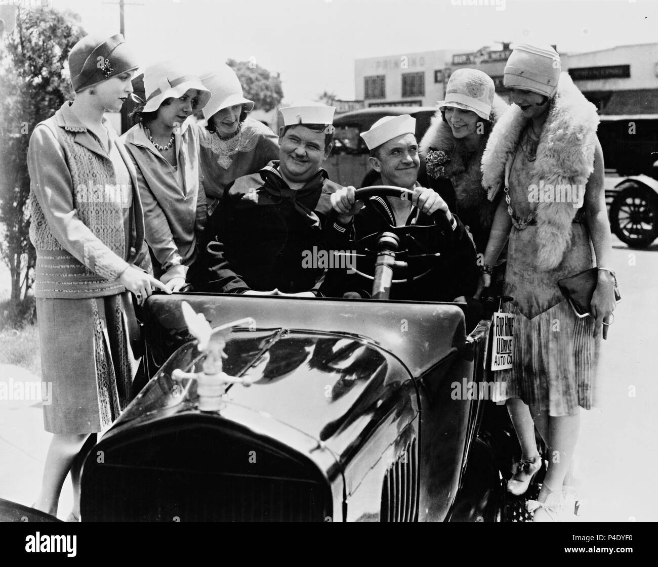 Titre original : les PAS EN MER. Titre en anglais : PAS EN MER. Directeur de film : GORDON DOUGLAS. Année : 1940. Stars : OLIVER HARDY, Stan Laurel. Crédit : AU/HAL ROACH / Album Banque D'Images