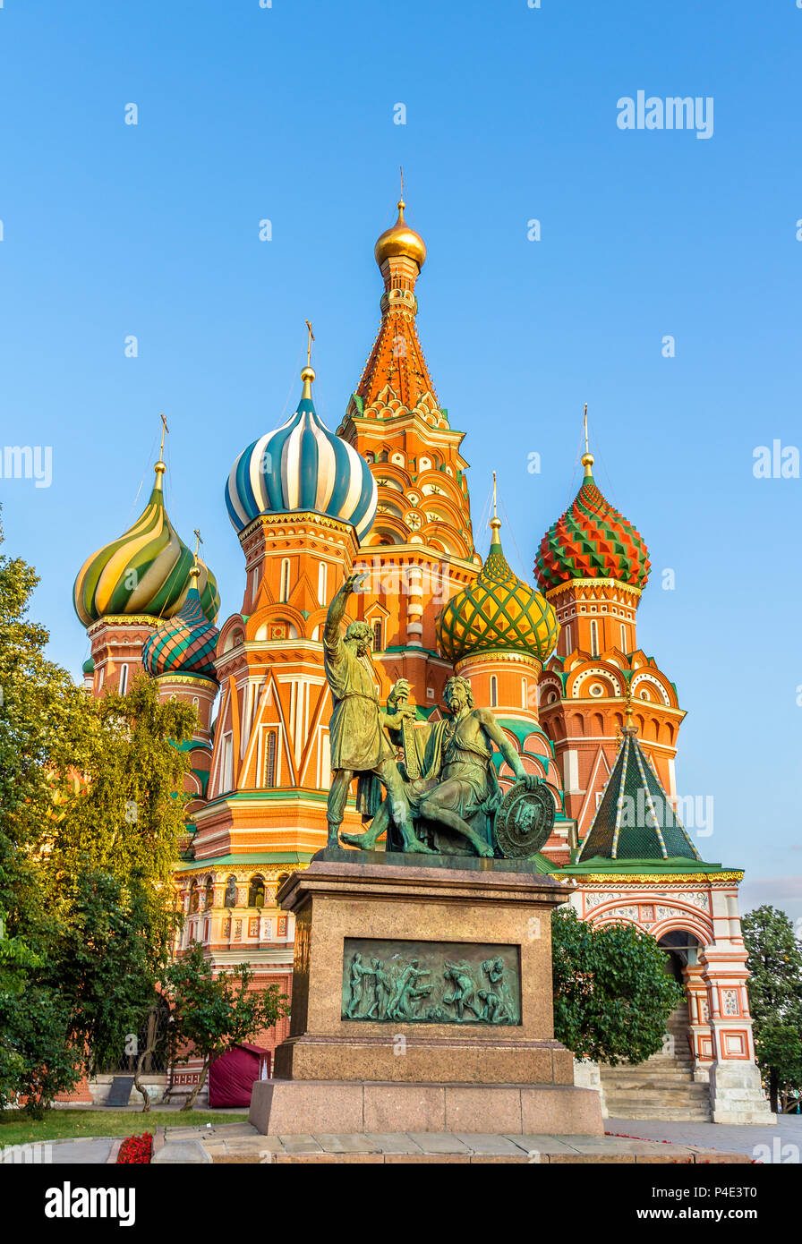 Monument de minine et Pojarski et cathédrale Saint Basile à Moscou, Russie Banque D'Images