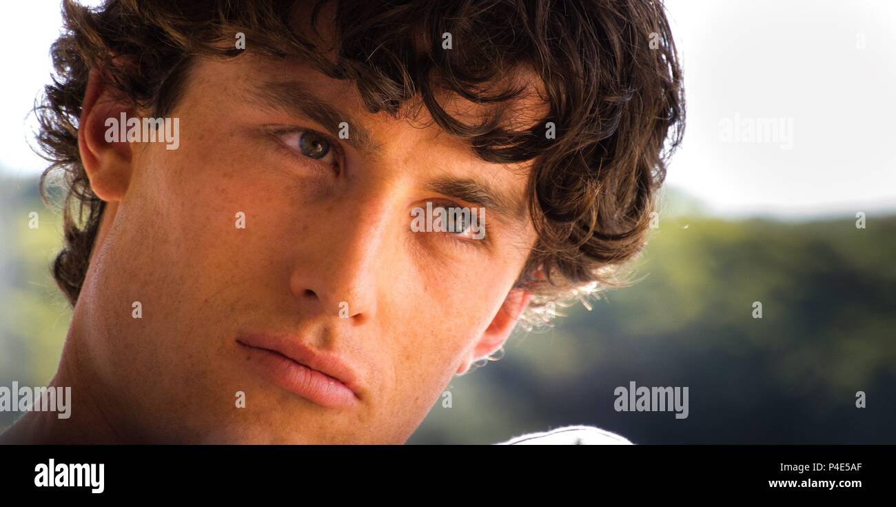 Titre original : ADORE. Titre en anglais : ADORE. Film Réalisateur : Anne Fontaine. Année : 2013. Stars : XAVIER SAMUEL. Credit : GAUMONT / Album Banque D'Images