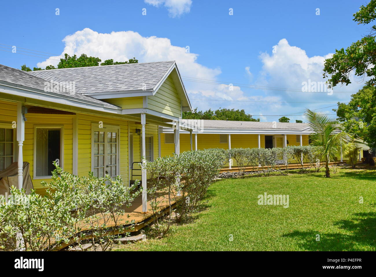 Green Turtle Cay Out Islands Green Turtle Cay Bahamas. Resort and Marina avec turtle rock design. Banque D'Images