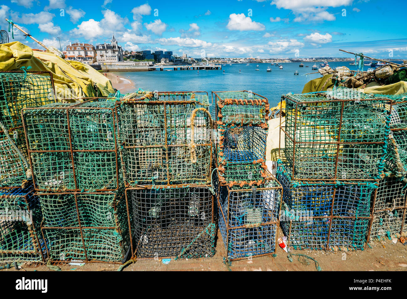 Le homard et crustacés à côté des pots de Praia da Ribeira à Cascais, Portugal Banque D'Images