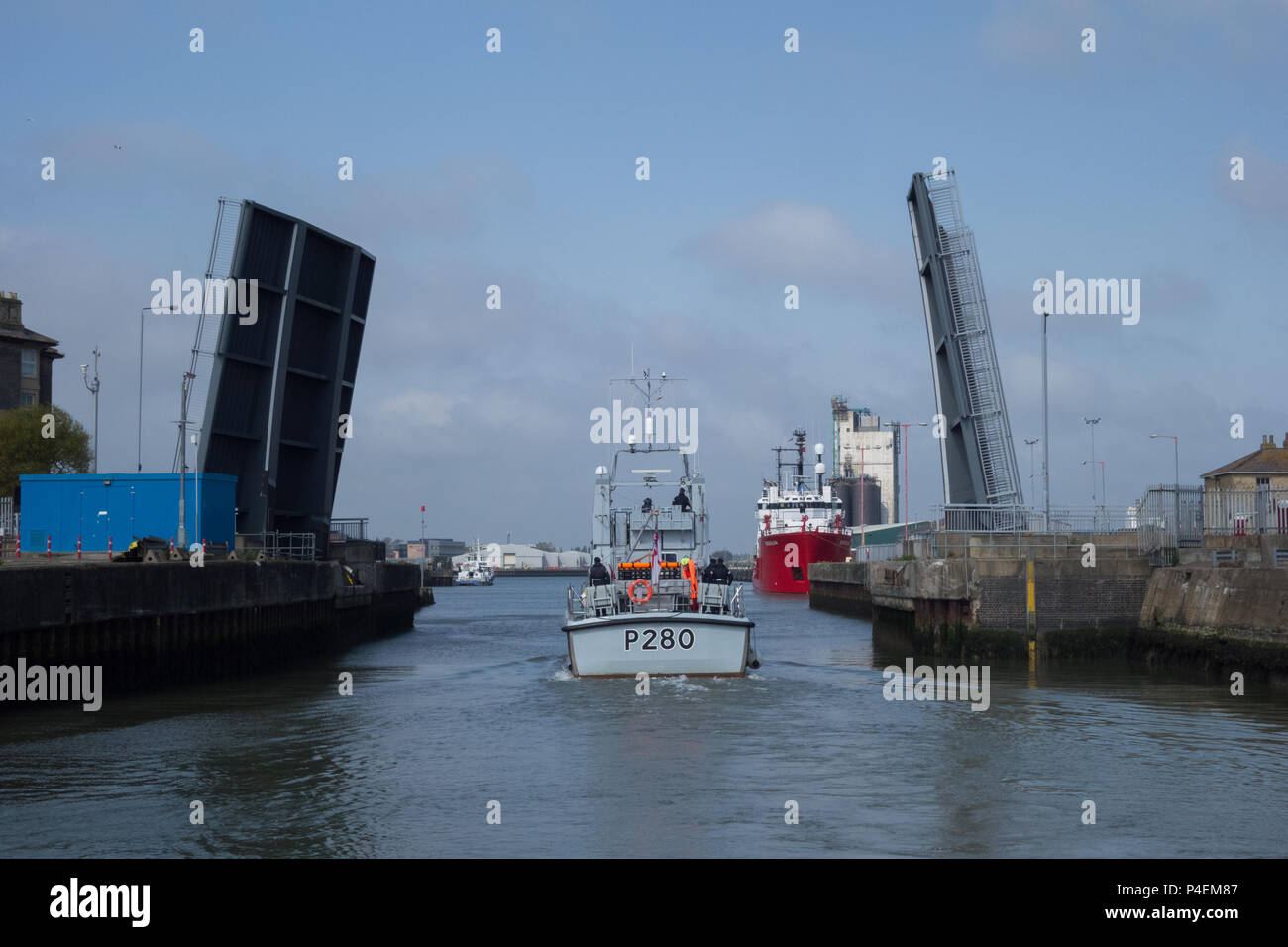 Le HMS Dasher P280, en cours dans le port de Lowestoft, UK Banque D'Images