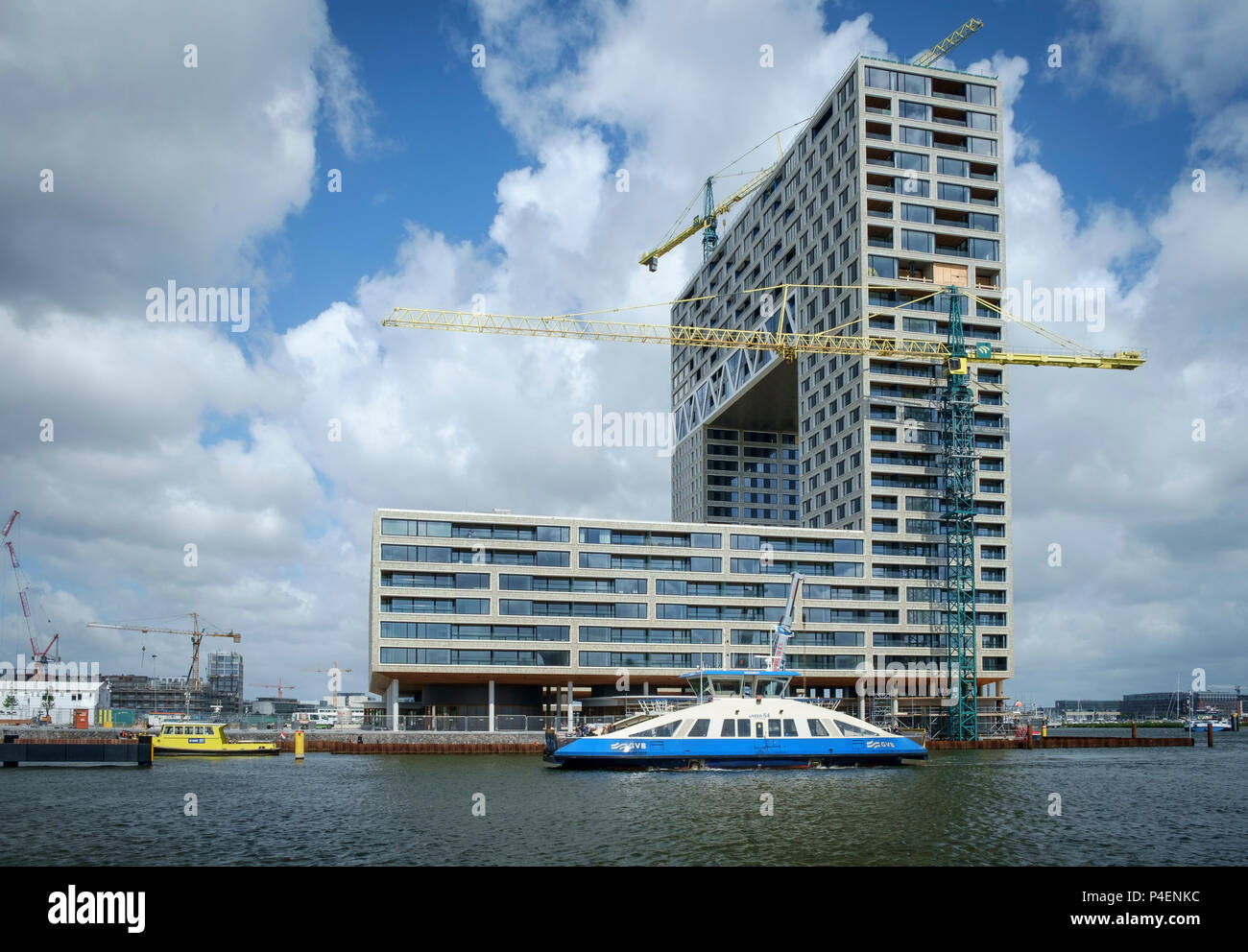 Station d'Ferry devant le nouveau complexe appartement Pontsteiger à Amsterdam. Banque D'Images