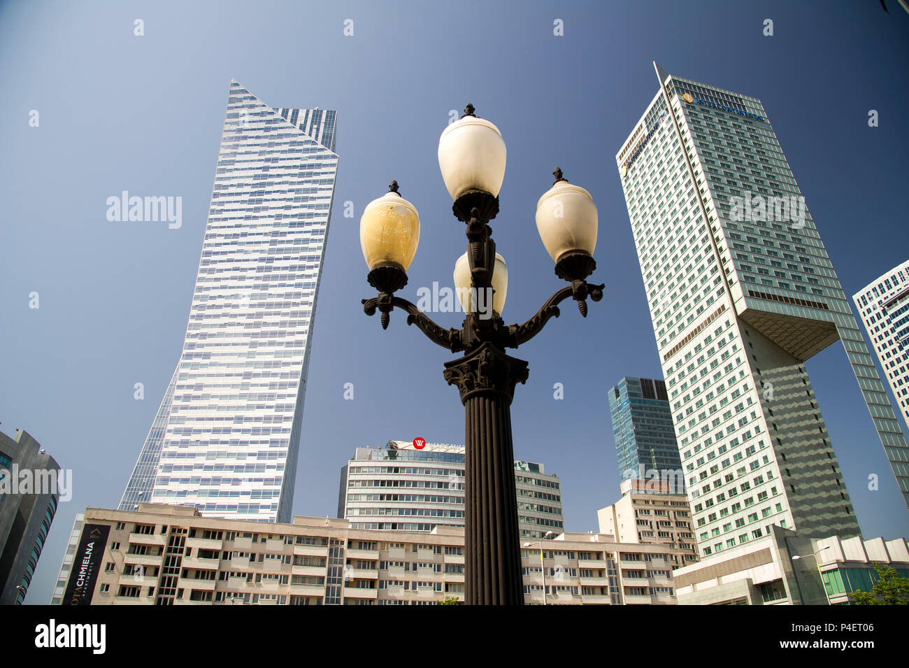 192 mètres Zlota 44 gratte-ciel résidentiel et 164 mètres de l'hôtel InterContinental Warsaw à Varsovie, Pologne. 10 mai 2018 © Wojciech Strozyk / Alamy stoc Banque D'Images