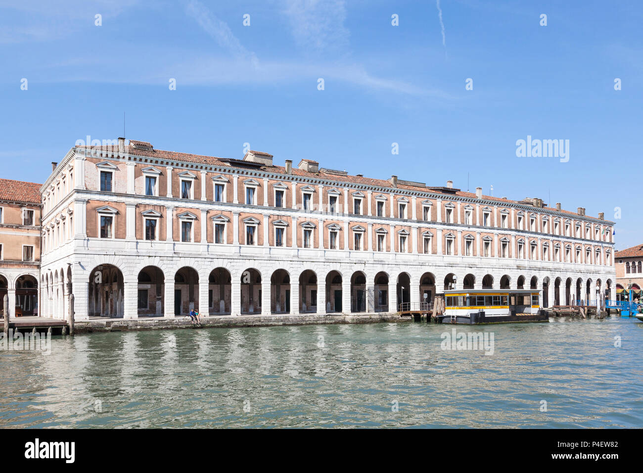 Fabbriche Nuove, Grand Canal, le Rialto Mercato, San Polo, Venise, Vénétie, Italie datant de 1554 par Jacopo Sansovino. L'architecture de la Renaissance. Banque D'Images