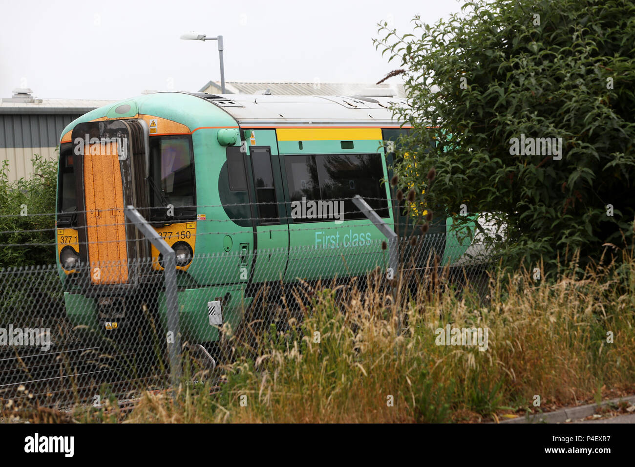 Un train ferroviaire du sud de l'entrée en photo la gare de Chichester, West Sussex, UK. Banque D'Images