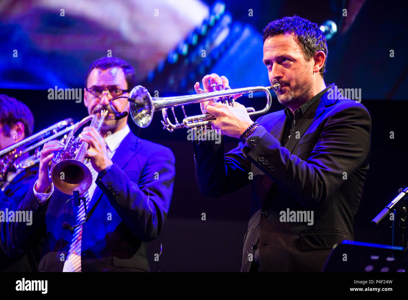 Essen, Allemagne. 16 Juin, 2018. Brönner Till (droite), trompettiste de jazz et photographe allemand, joue avec brass quartet Blechlust orchestre du Mozarteum de Salzbourg, Autriche, à l'étonnant concert le week-end d'ouverture officielle des nouveaux Leitz-Park III au siège de l'appareil photo Leica. Crédit : Christian Lademann Banque D'Images