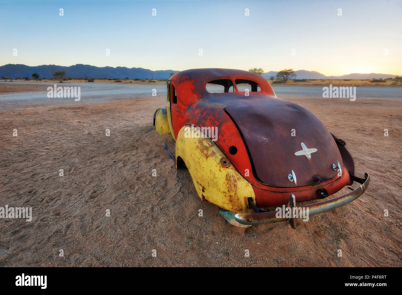 Old Rusty voitures dans le désert de Namib prise en Janvier 2018 Banque D'Images