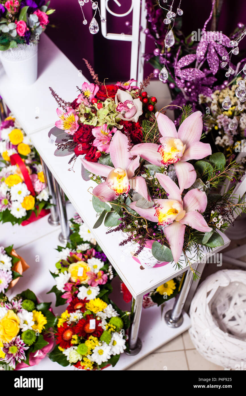 Close-up belle belle bouquets de fleurs mixtes Banque D'Images