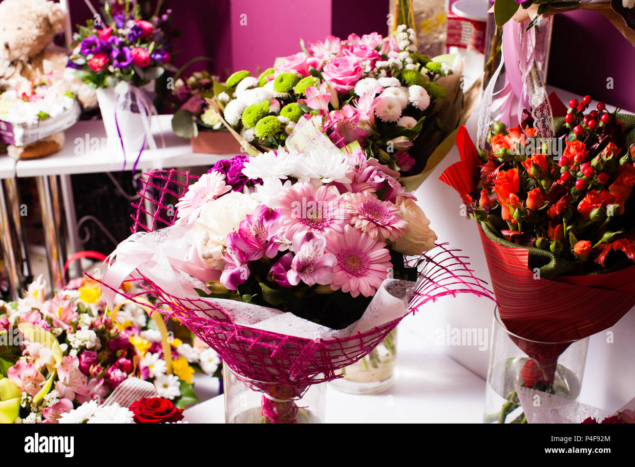 Bouquets de fleurs mixtes colorés Banque D'Images