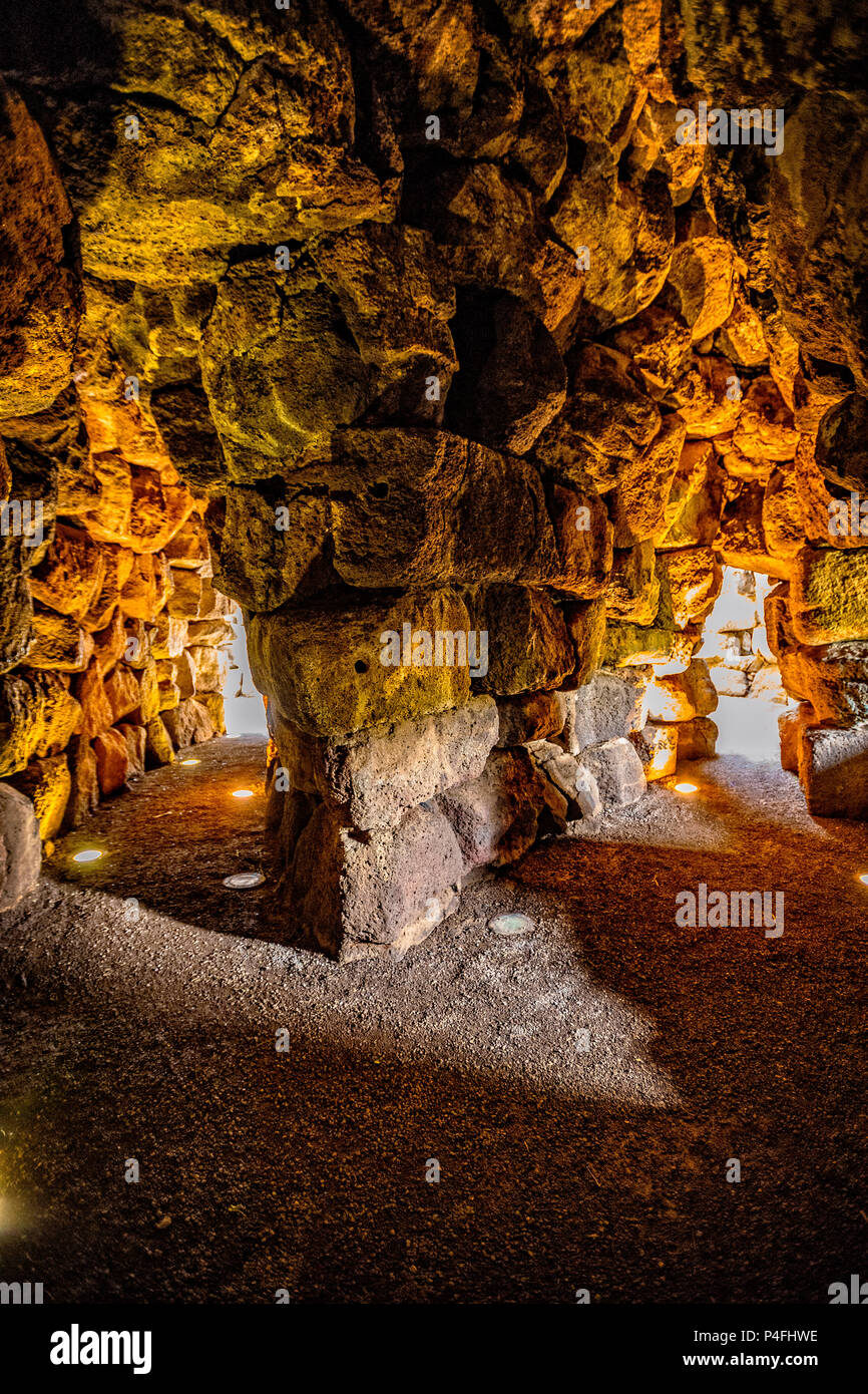 Italie Sardaigne Nuraghe Santu Antine Torralba -sa domo de su re XV siècle av.-L'un des plus importants de l'allée Banque D'Images