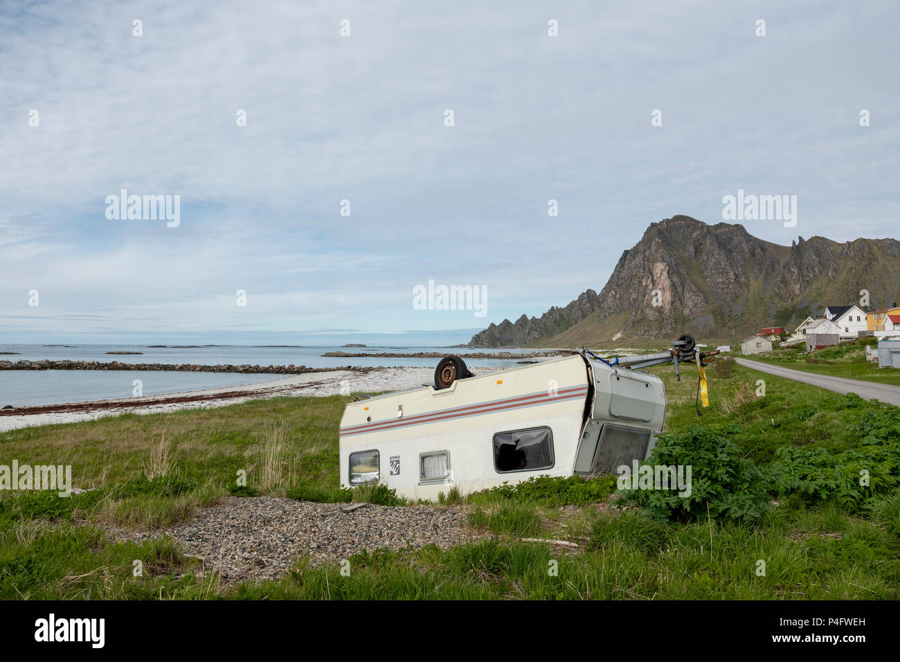 Caravan crash à Bleik, îles Lofoten, Norvège Banque D'Images