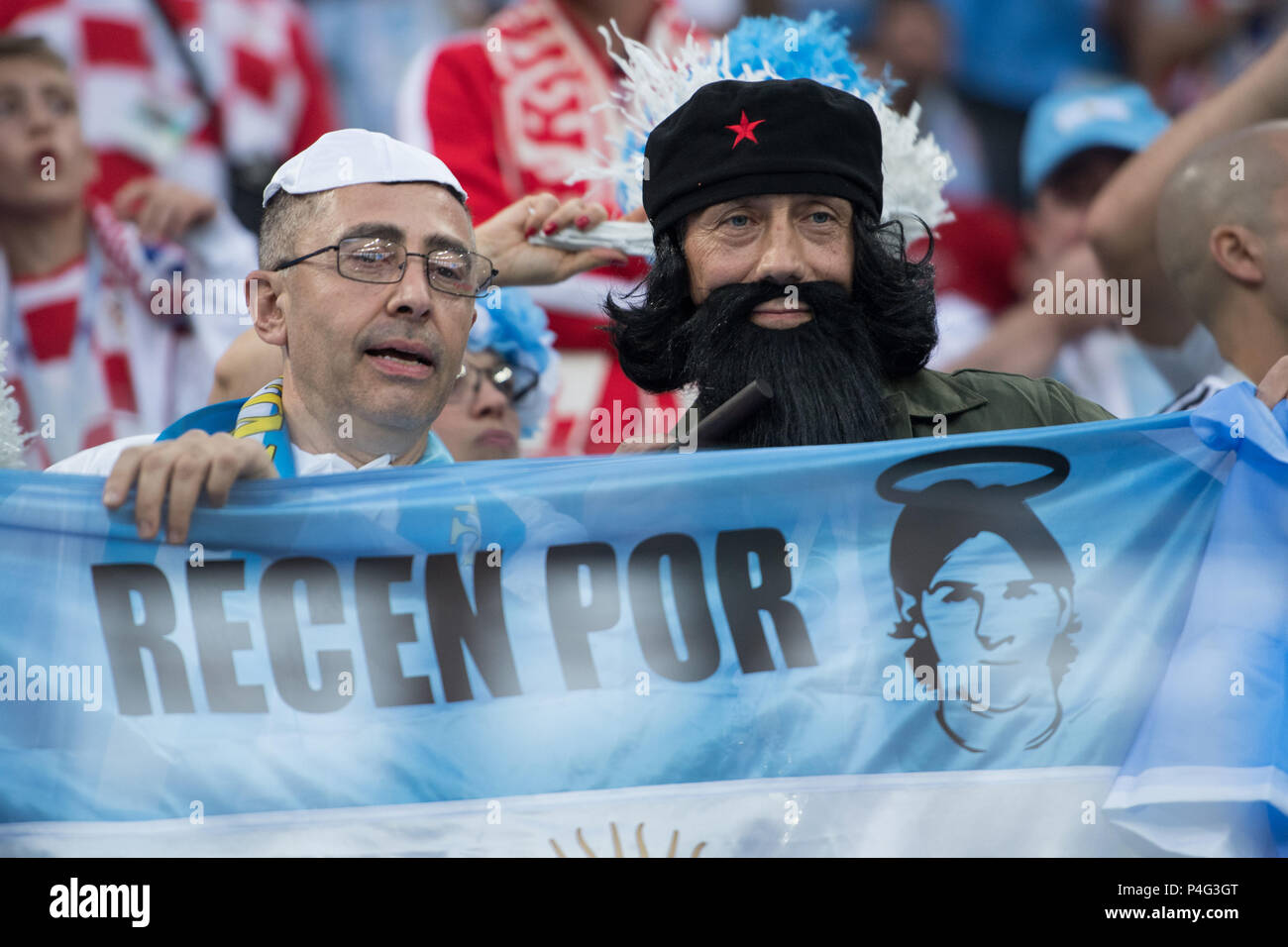 Nizhny Novgorod, Russia. 21 Juin, 2018. Déguisés en fans argentins Pabst et Che Gevarra, ventilateur, Fans, spectateurs, supporters, sympathisants, l'Argentine (ARG) - Croatie (CRO) 0 : 3, premier tour, Groupe D, Match 23, sur 21.06.2018 à Moscou ; Coupe du Monde de Football 2018 en Russie à partir de la 14.06. - 15.07.2018. Utilisation dans le monde entier | Credit : dpa/Alamy Live News Crédit : afp photo alliance/Alamy Live News Banque D'Images