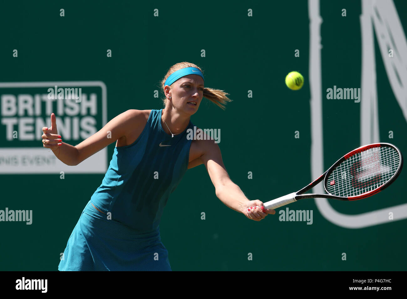 Petra Kvitova de la République tchèque en action au cours de son quart de finale contre Julia Goerges d'Allemagne. Nature Valley Classic 2018, International Women's tennis, jour 5 à l'Edgbaston Priory Club à Birmingham, en Angleterre, le vendredi 22 juin 2018. Photos par Andrew Verger/Alamy Live News Banque D'Images