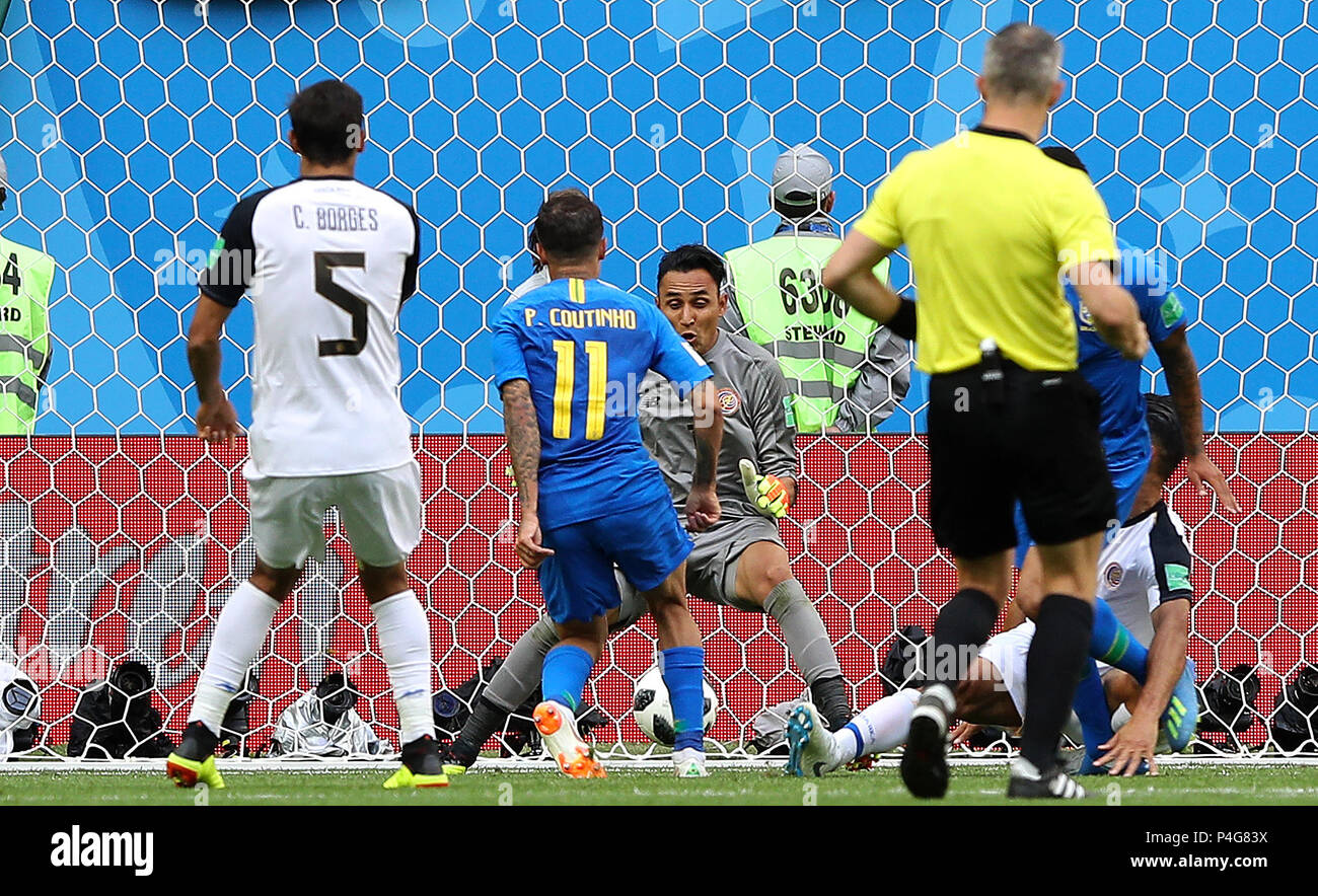 SÃO PETERSBURGO, MO - 22.06.2018 : BRÉSIL VS. COSTA RICA - Philippe Coutinho du Brésil gardien Keylor NAVAS scores du Costa Rica pendant le match entre le Brésil et le Costa Rica pour la Coupe du monde 2018 organisée à Zenit Arena à Saint-Pétersbourg, en Russie. (Photo : Rodolfo Buhrer/La/Fotoarena Imagem) Banque D'Images