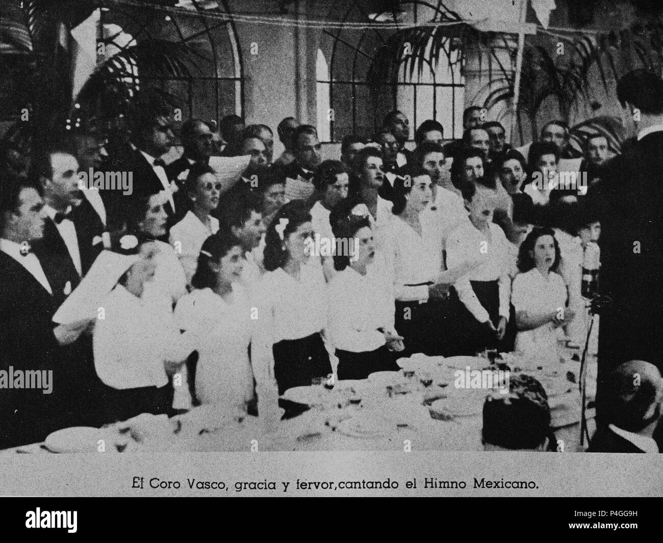 EL CORO VASCO CANTANDO EL HIMNO MEXICANO. Emplacement : FUNDACIÓN PABLO IGLESIAS, MADRID, ESPAGNE. Banque D'Images