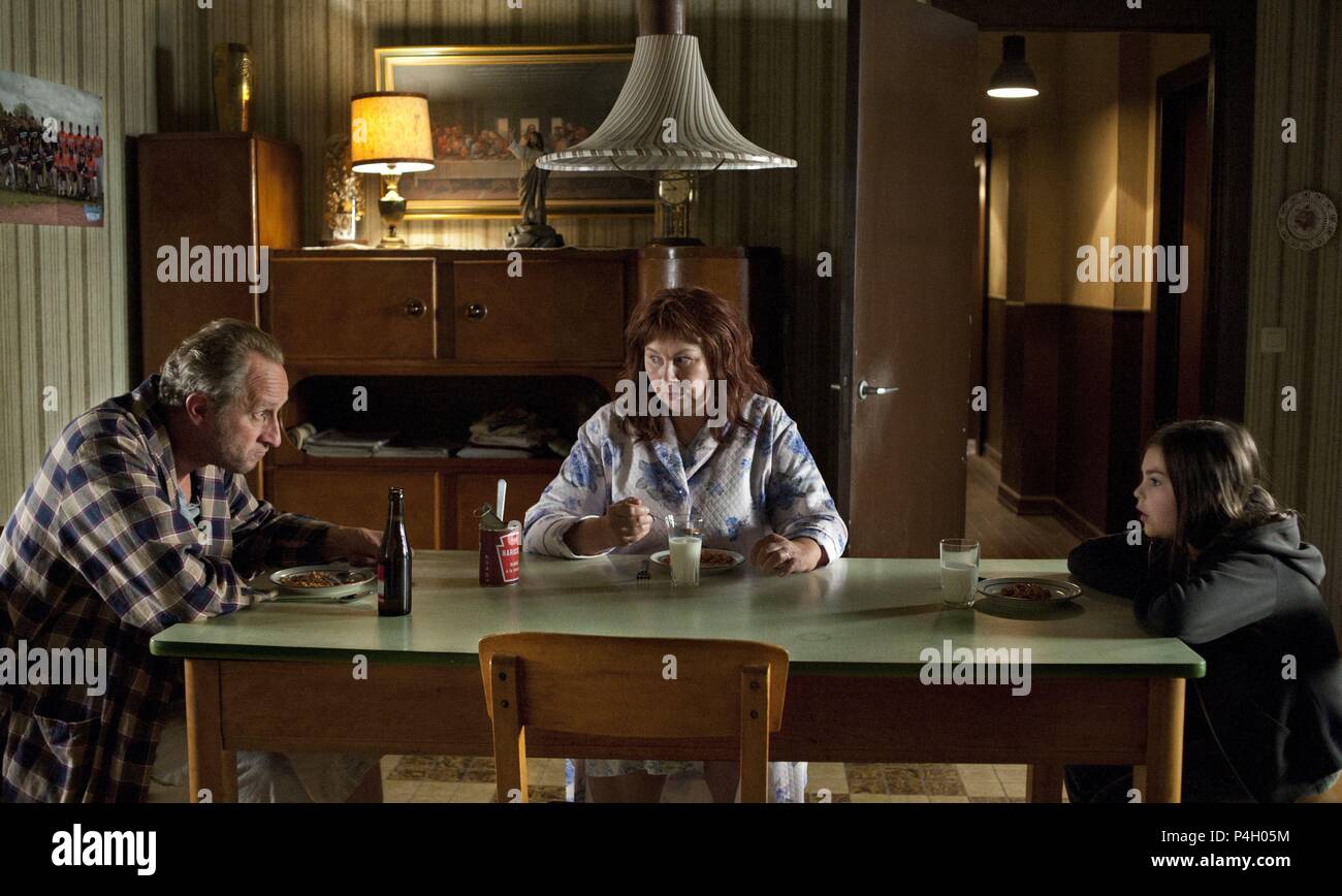 Titre original : LE TOUT NOUVEAU TESTAMENT. Titre en anglais : LE TOUT TESTAMENT. Directeur de film : Jaco van Dormael. Année : 2015. Stars : Yolande Moreau, BENOIT POELVOORDE. Crédit : terra incognita FILMS / DEWITTE, KRIS / Album Banque D'Images