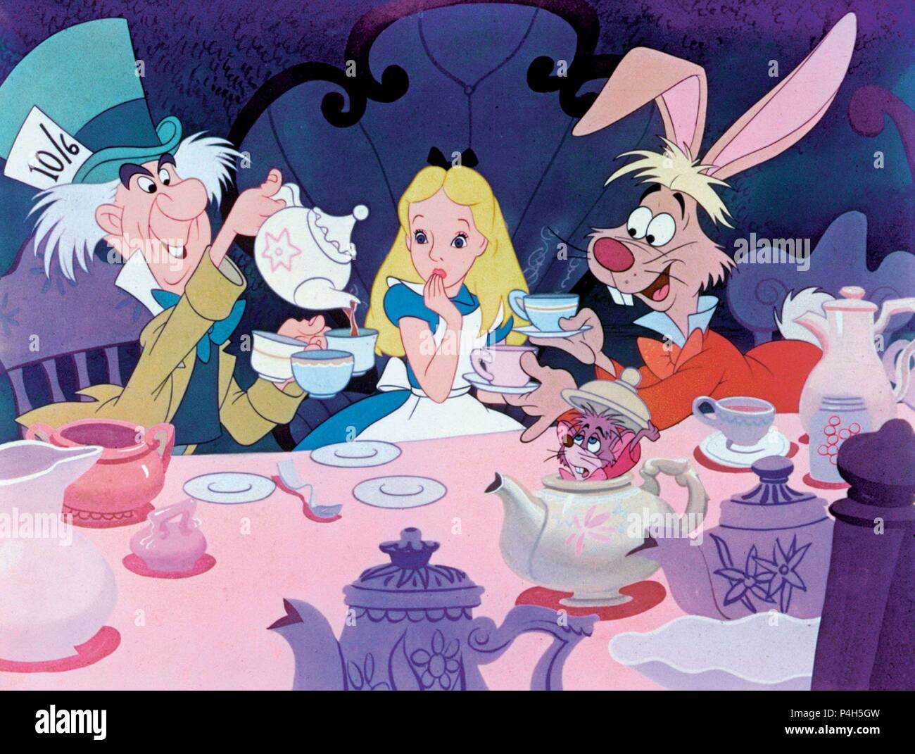 Page De Garde Alice Au Pays Des Merveilles www.alamyimages.fr